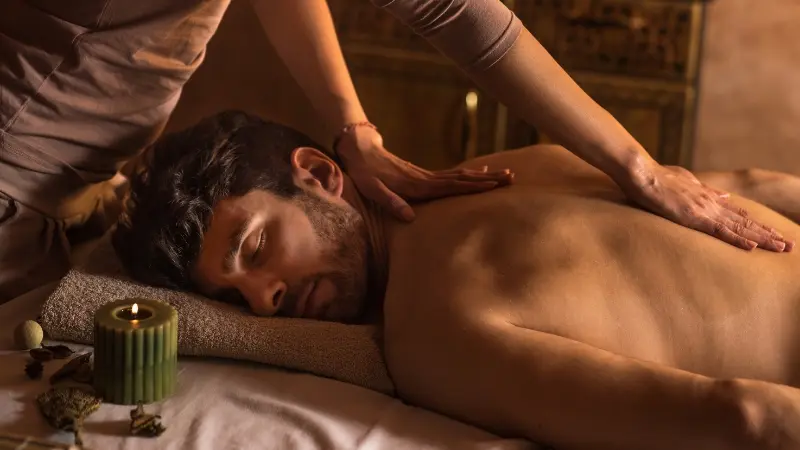 Curso de masaje tántrico y tacto consciente para parejas que incluye masaje ayurveda y trabajo con el amor compasivo.